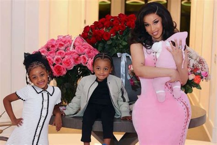 Cardi B & Daughter Kulture’s Christmas 2021 Photos – Hollywood Life