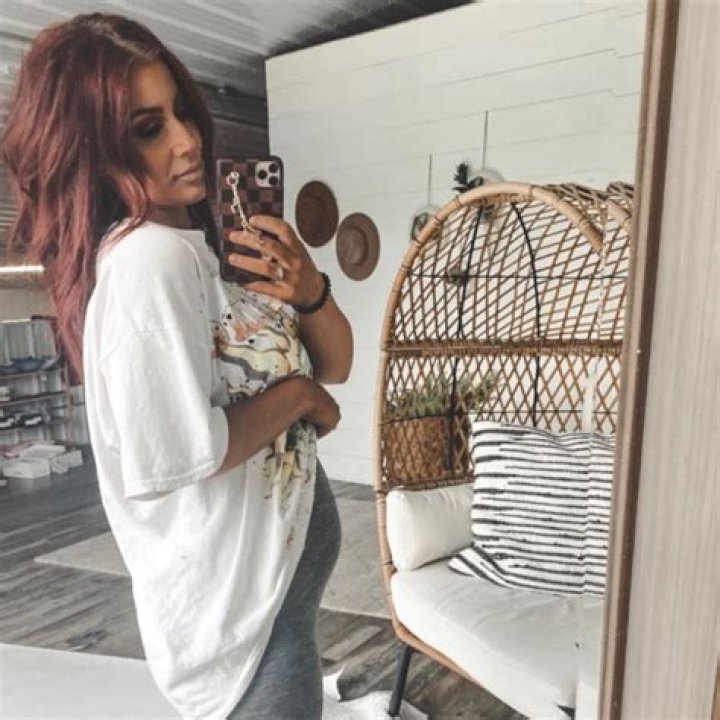Chelsea Houska Reveals Postpartum Body In Crop Top & Leggings 3 Weeks After Giving Birth