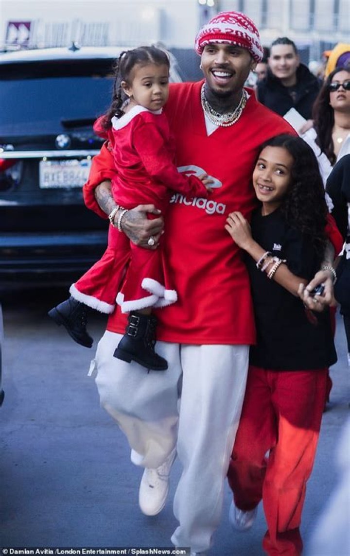 Chris Brown & Daughter Royalty Dance To Celebrate Her 1 Million IG Followers – Hollywood Life