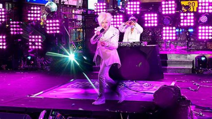 Cyndi Lauper Has Scarf Drama Amid New Year’s Eve 2021 Performance – Hollywood Life