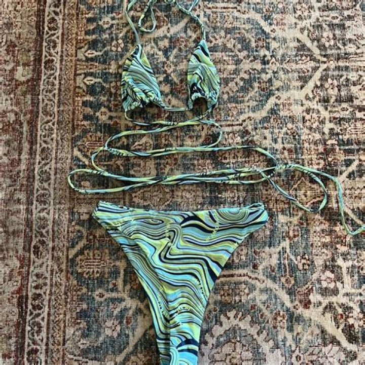 Emily Ratajkowski Sizzles In A Tiny Turquoise Bikini From Her Inamorata Line: Photos
