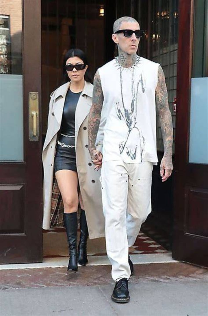Kim & Kourtney Kardashian Trying to Find Khloé A ‘Friend’ Of Pete Davidson & Travis Barker’s To Date
