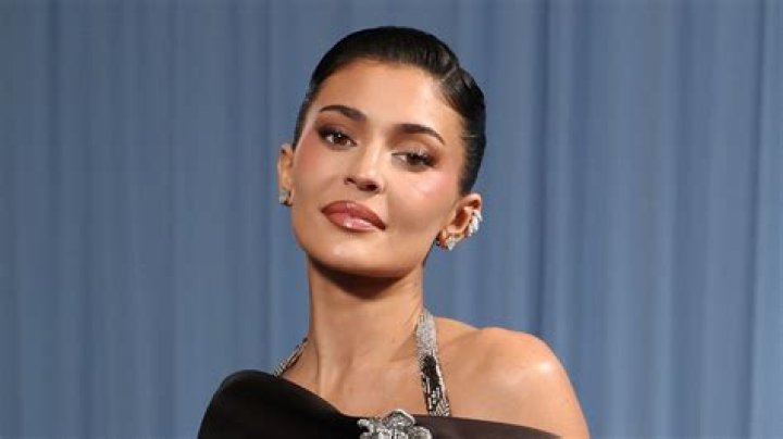 Kylie Jenner Shows Off Short, Honey-Blonde Hair In New Makeup-Free Video