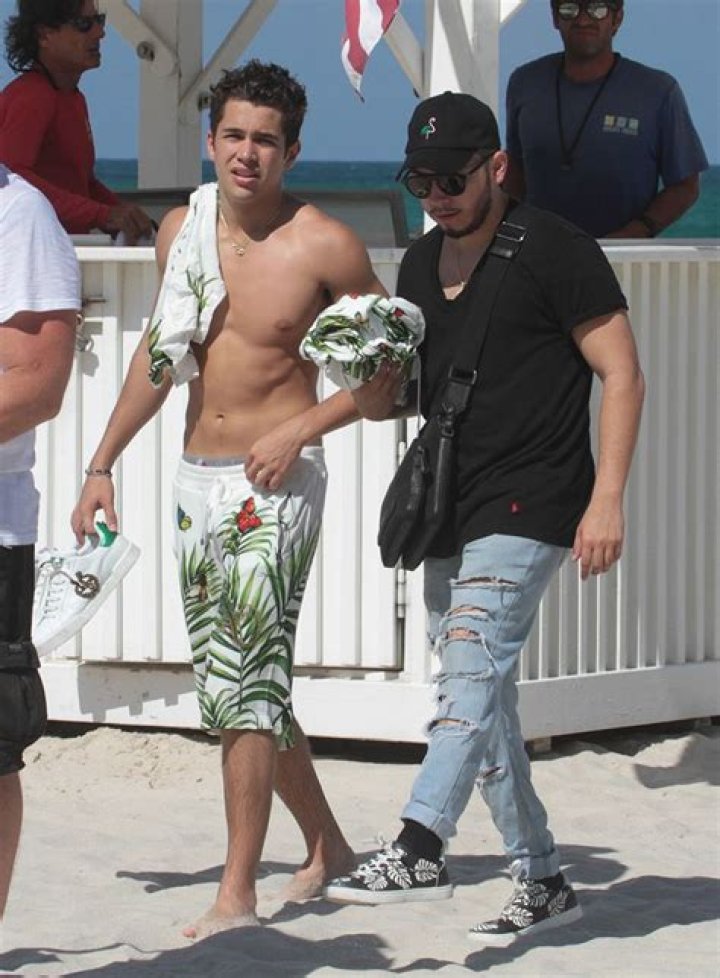 Noah Cyrus & Austin Mahone In Miami — PICS