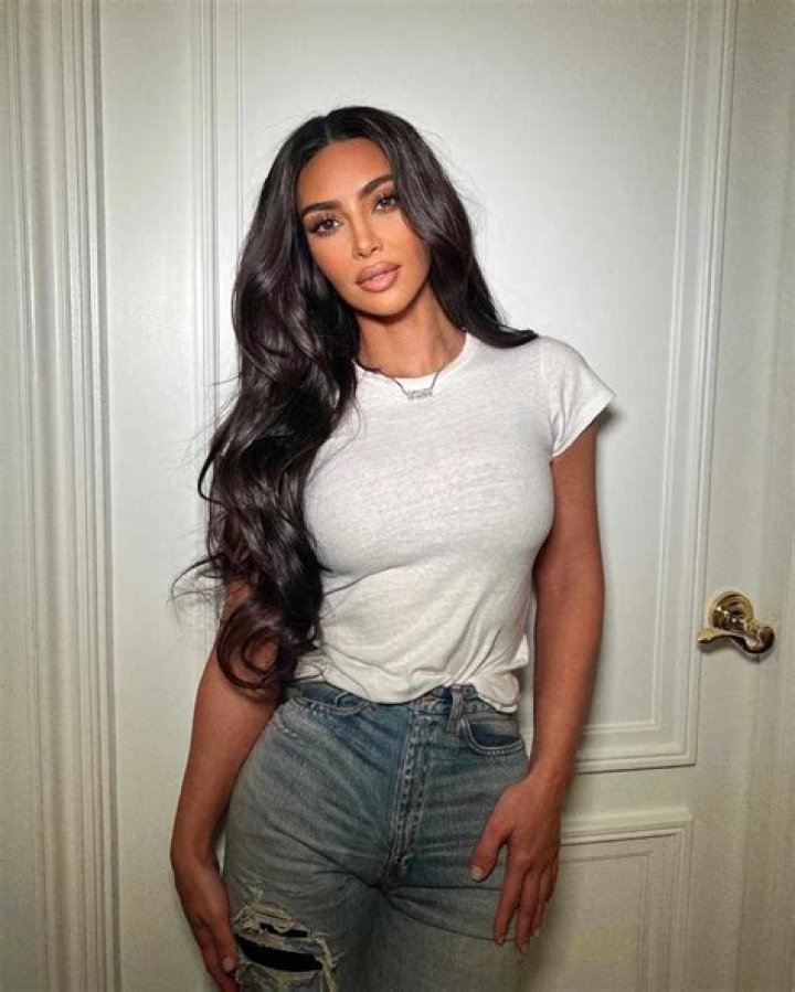 [PICS] Kim Kardashian Back On Instagram? See Her Sexy Kimoji Account Posts – Hollywood Life